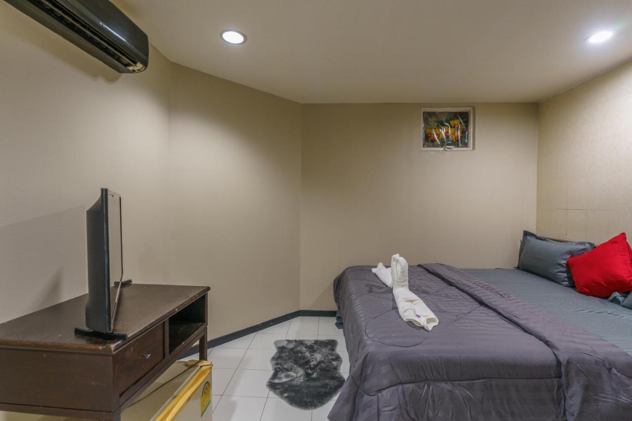 Cheqinn Bed Sukhumvit 4 Nana Plaza Banguecoque Exterior foto