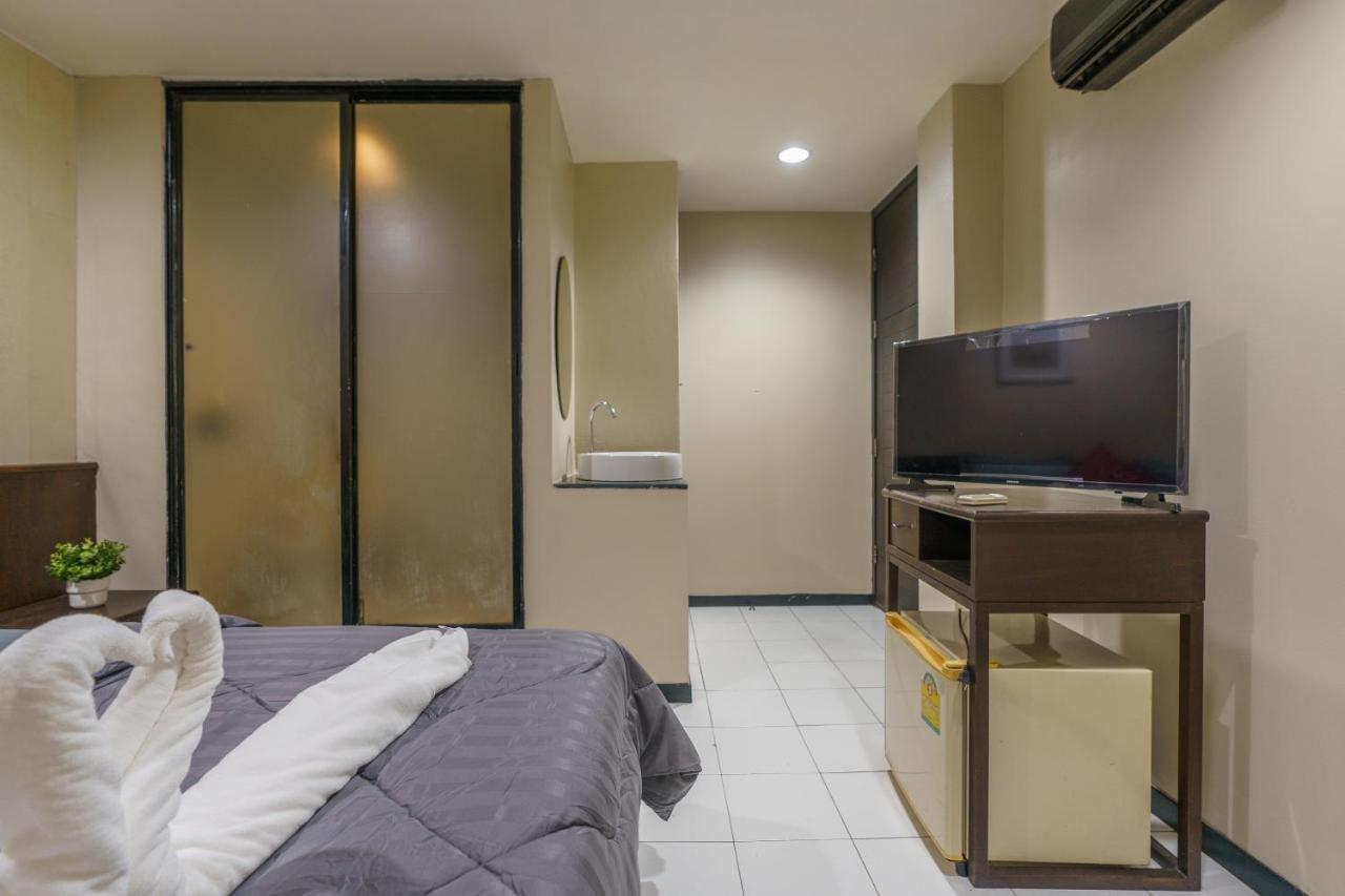 Cheqinn Bed Sukhumvit 4 Nana Plaza Banguecoque Exterior foto