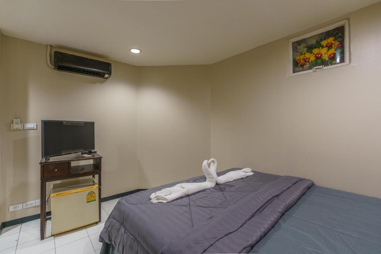 Cheqinn Bed Sukhumvit 4 Nana Plaza Banguecoque Exterior foto