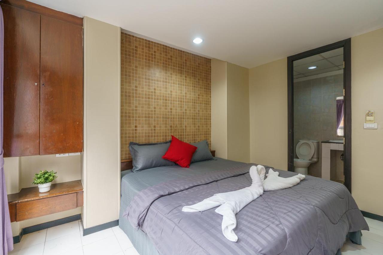 Cheqinn Bed Sukhumvit 4 Nana Plaza Banguecoque Exterior foto