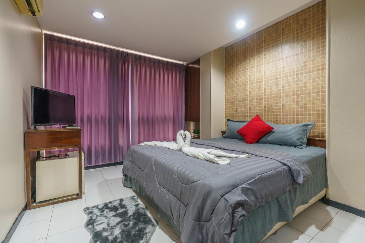Cheqinn Bed Sukhumvit 4 Nana Plaza Banguecoque Exterior foto