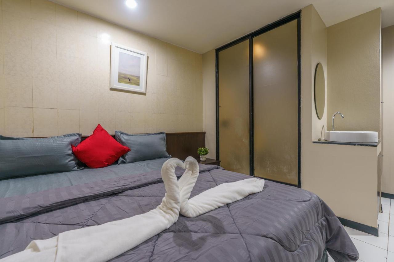 Cheqinn Bed Sukhumvit 4 Nana Plaza Banguecoque Exterior foto